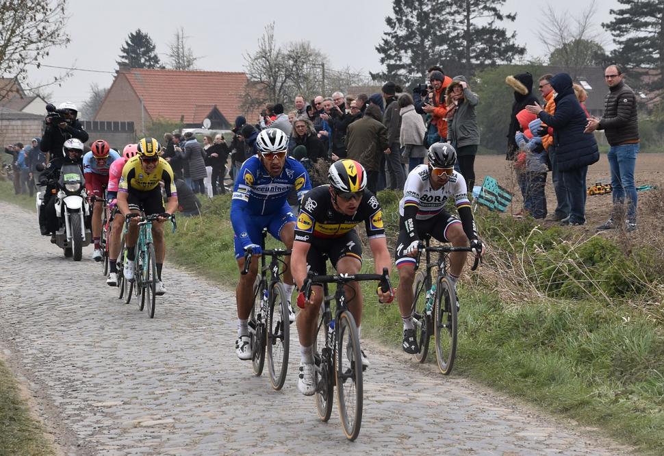 Paris-Roubaix 2019 (licensed CC BY SA 4.0 on Wikimedia Commons by Felouch Kotek)