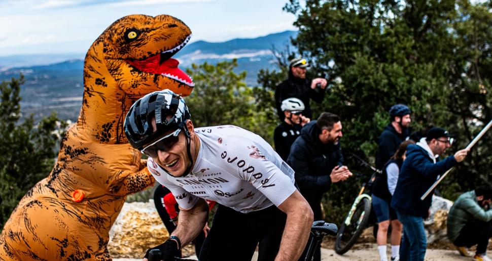 Petr Vakoc new canyon helmet Photo Sixt Visuals / Petr IG