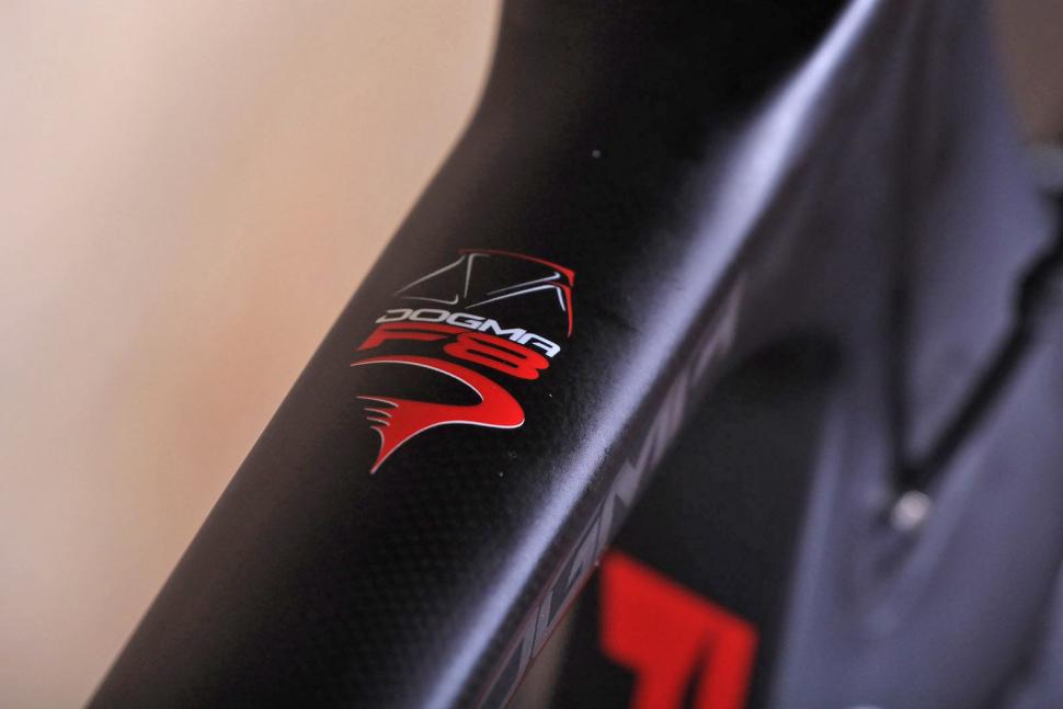 Pinarello Dogma F8 - top tube detail.jpg