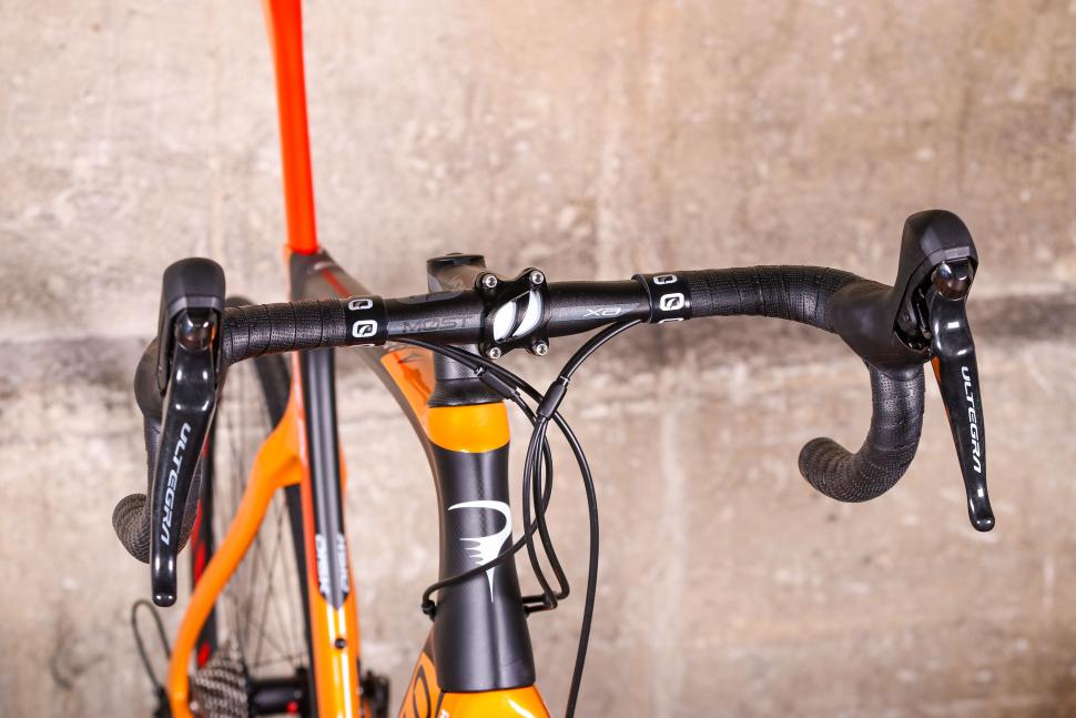 Pinarello Prince FX - bars 1.jpg