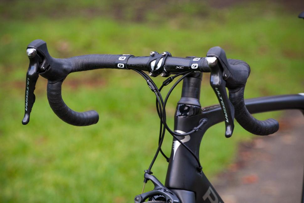 Pinarello Prince FX - bars.jpg