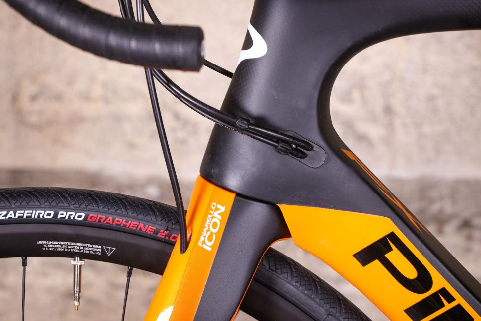 Pinarello Prince FX - cabel route.jpg