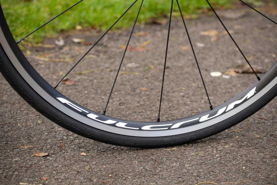 Pinarello Prince FX - rim 2.jpg