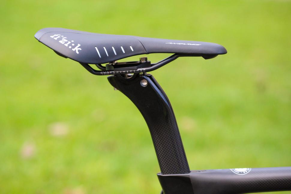 Pinarello Prince FX - saddle and post.jpg