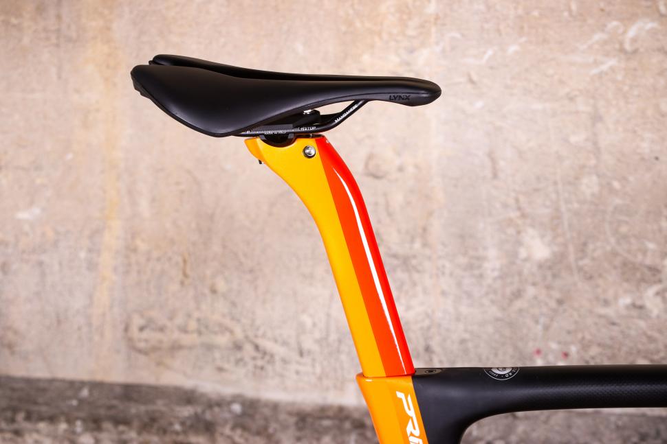 Pinarello Prince FX - saddle and post.jpg