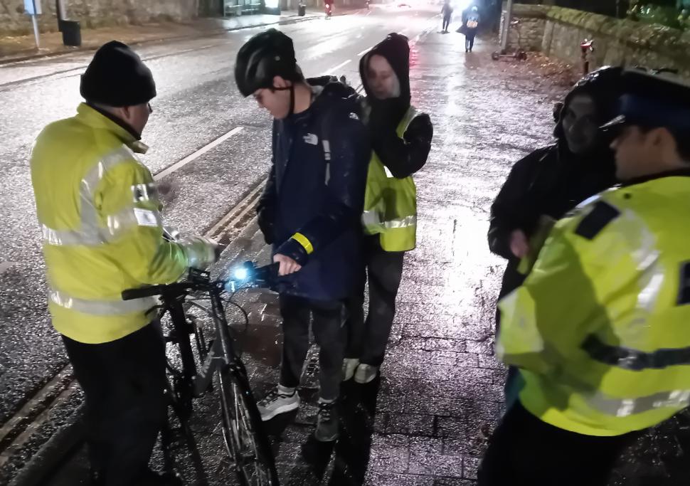 Police fitting cyclists with temporary lights, Oxfordshire