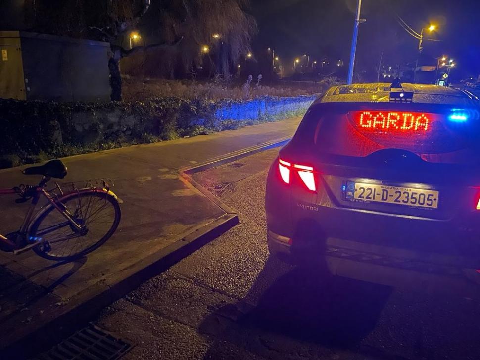 Police in Ireland stop cyclist for not having front or rear lights (Garda Traffic, Twitter)