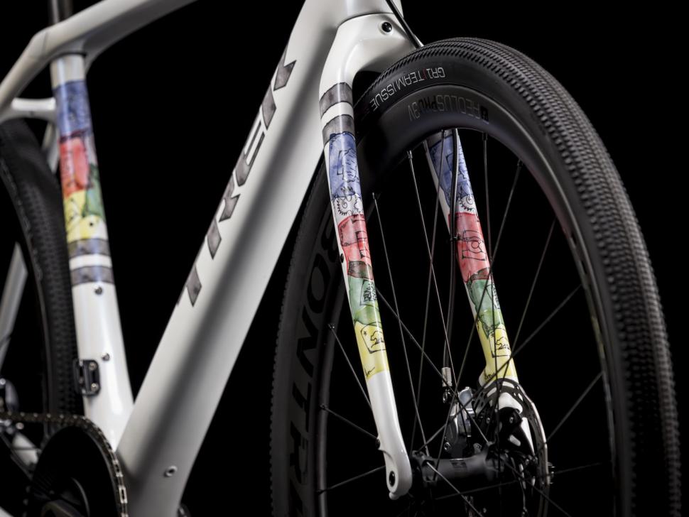 Prayer_Flag_Bike_Fork-1600x0-c-default