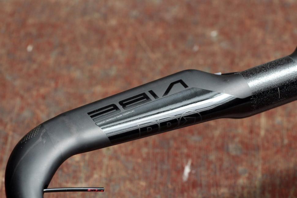 Pro Vibe monocoque UD carbon handlebar - detail 2.jpg