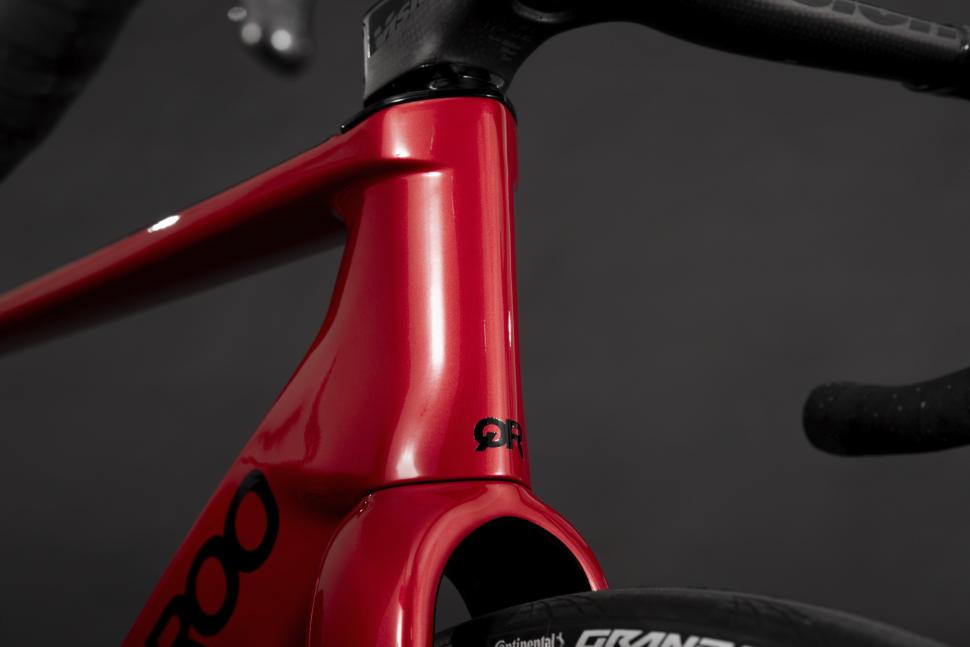 2025 Quintana Roo Service Course aero road bike
