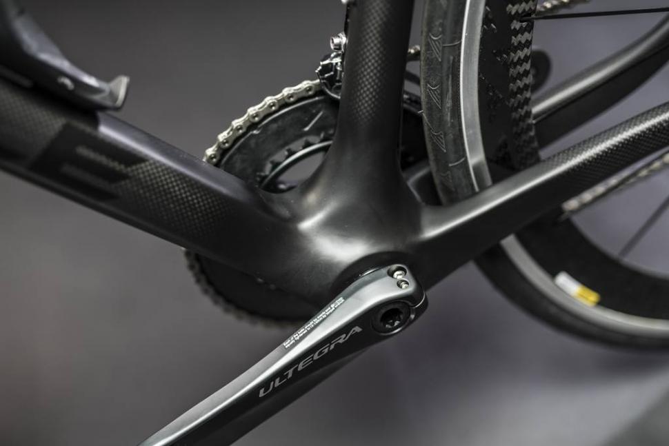 R872 Black 2017 Details_25.jpg