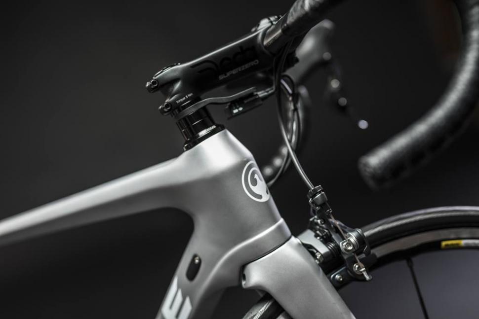 R872 Silver 2017 Details_8.jpg
