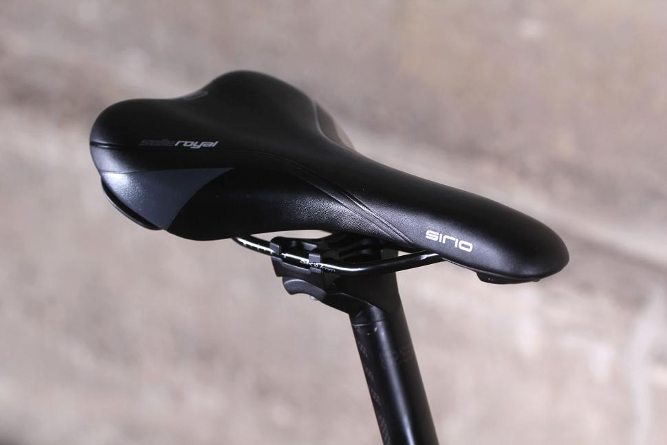 Raleigh Mustang Elite - saddle.jpg