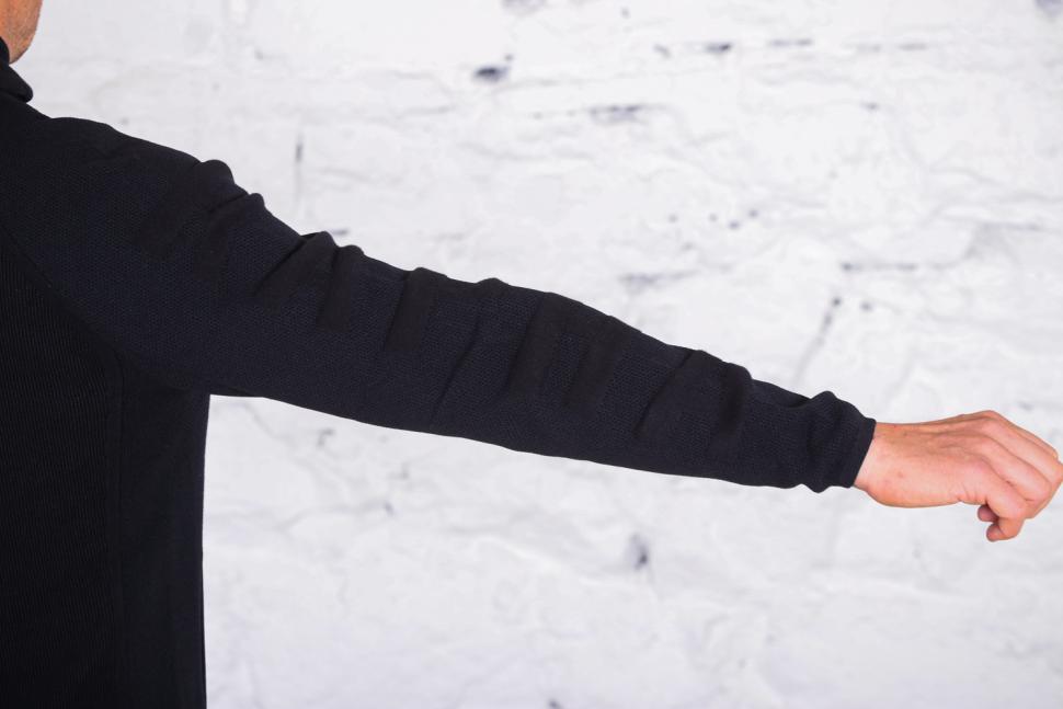 Rapha Pro Team Transfer Hoodie - sleeve graphic.jpg
