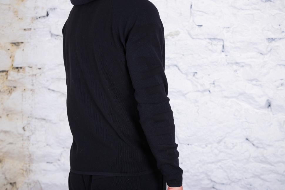 Rapha Pro Team Transfer Hoodie - sleeve.jpg