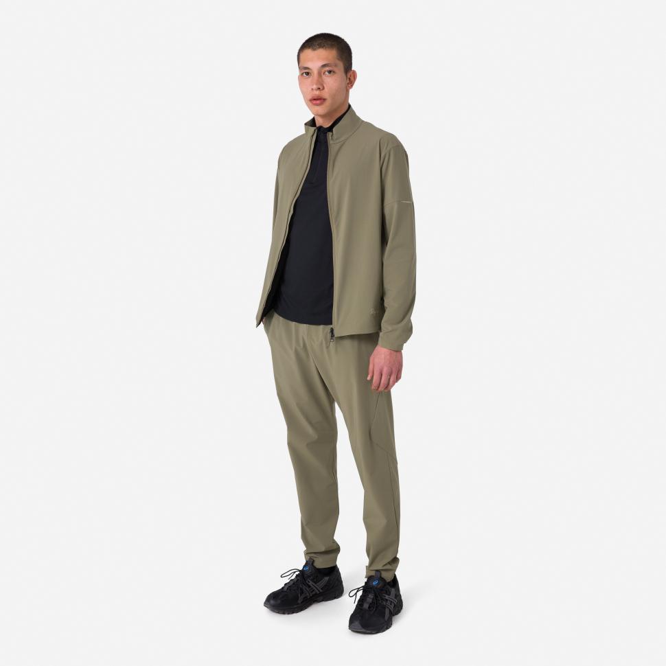 Rapha sportswear collection BMM01XX_DSG_Mens-Lightweight-Active-Woven-Jacket_H124_model_6 1-High_Res-Final