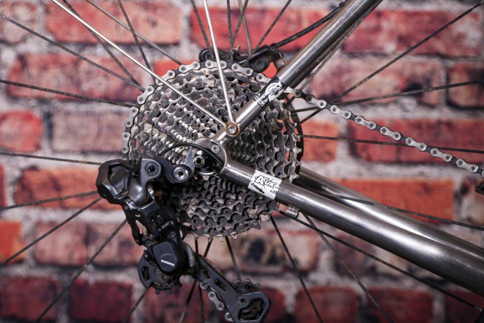 Replacing a bike chain - 03 - old chain in large cassette cog.jpg