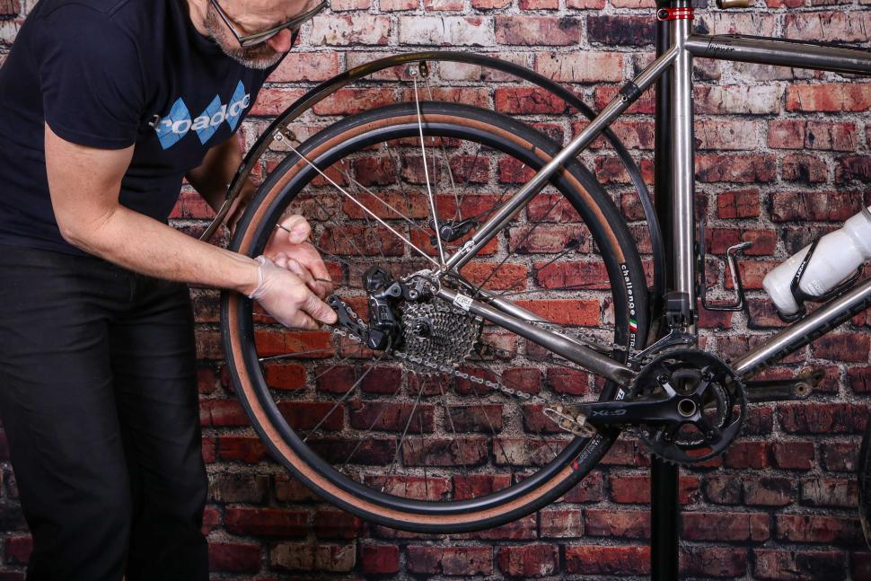 Replacing a bike chain - 06 - removing the rear wheel.jpg