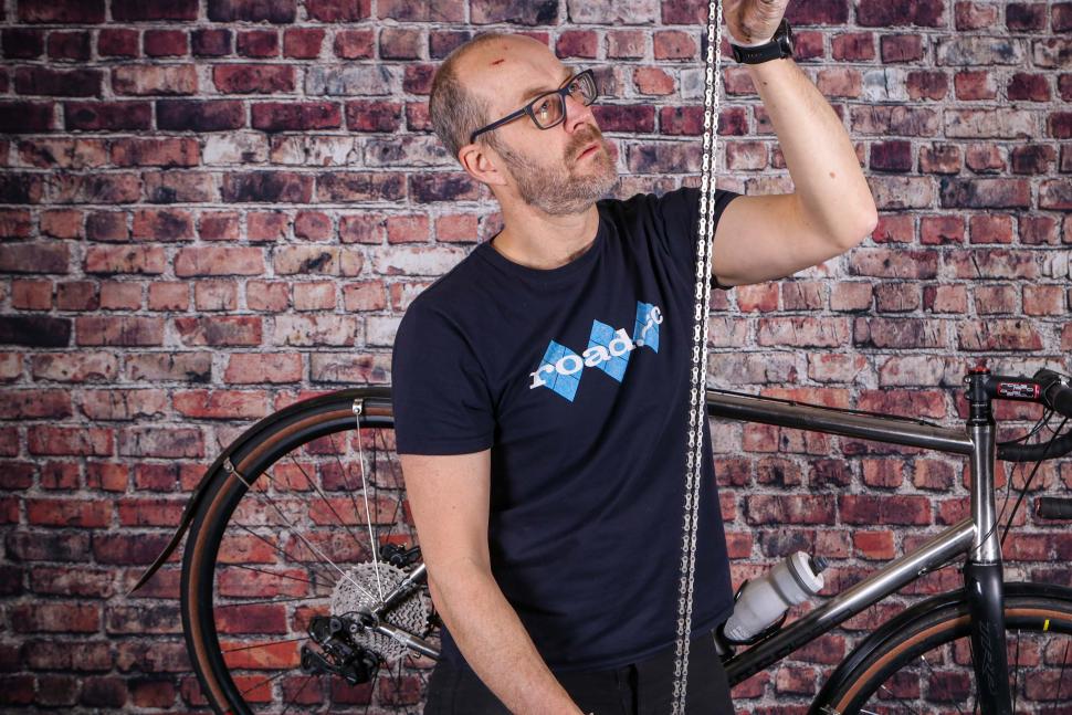 Replacing a bike chain - 16 - comparing old and new chain.jpg