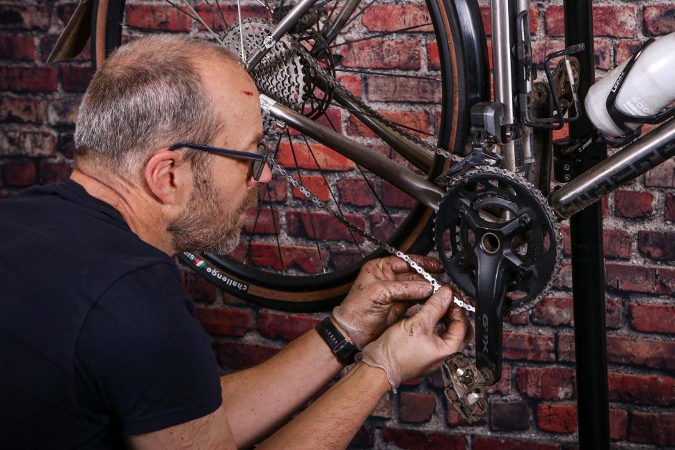 Replacing a bike chain - 17 - pulling the chain around the two biggest rings.jpg