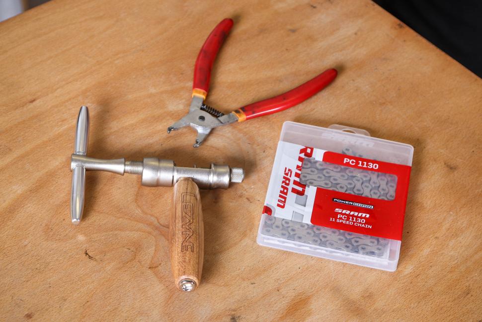 Replacing a bike chain - 29 - kit.jpg