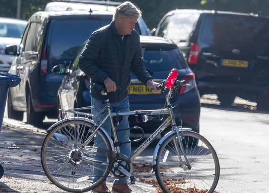 Richard Madeley and his Raleigh bike