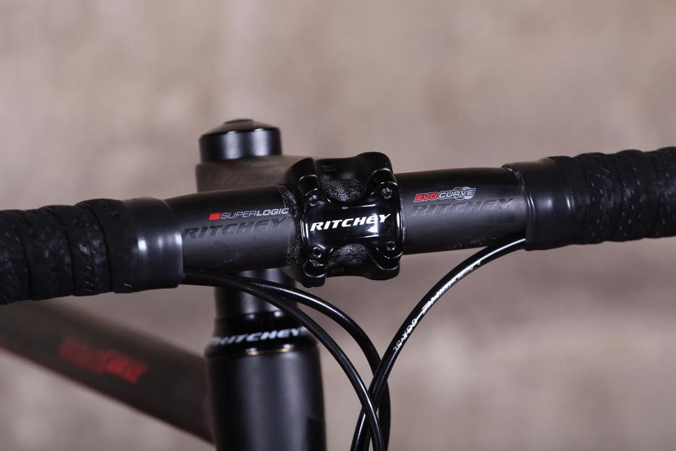 Ritchey Breakaway Carbon - bars 2.jpg