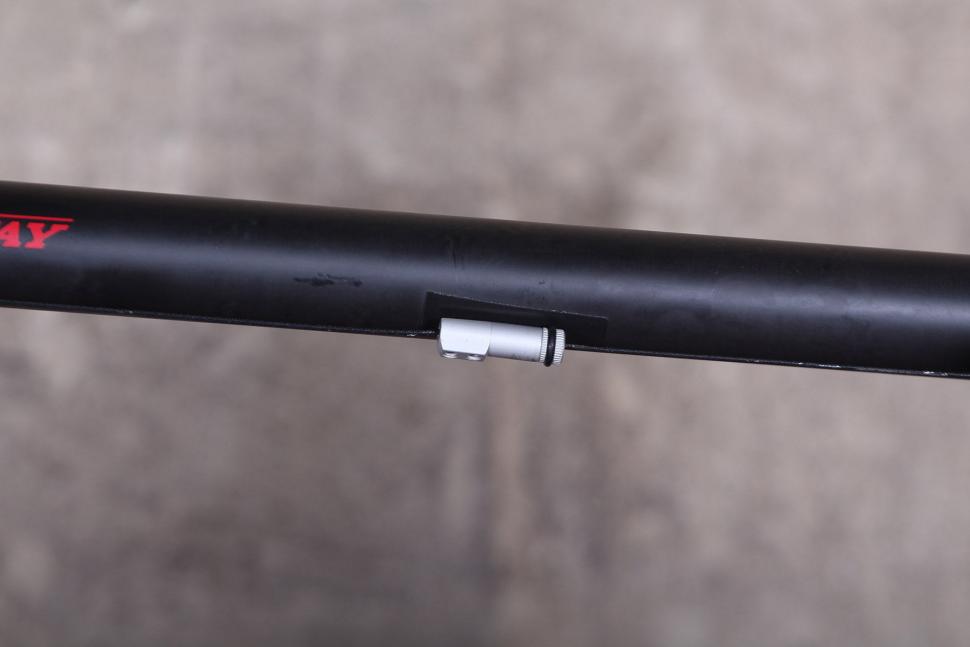 Ritchey Breakaway Carbon - cable detail.jpg