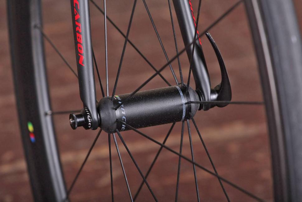 Ritchey Breakaway Carbon - front hub.jpg