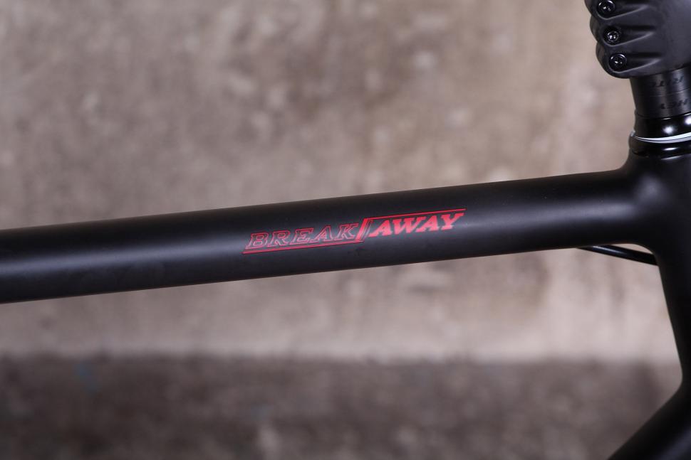 Ritchey Breakaway Carbon - top tube.jpg