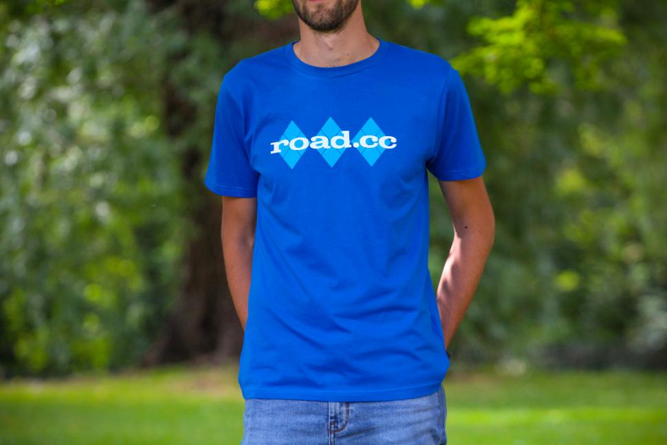 road.cc Classic logo tee Bright Blue 5.jpg