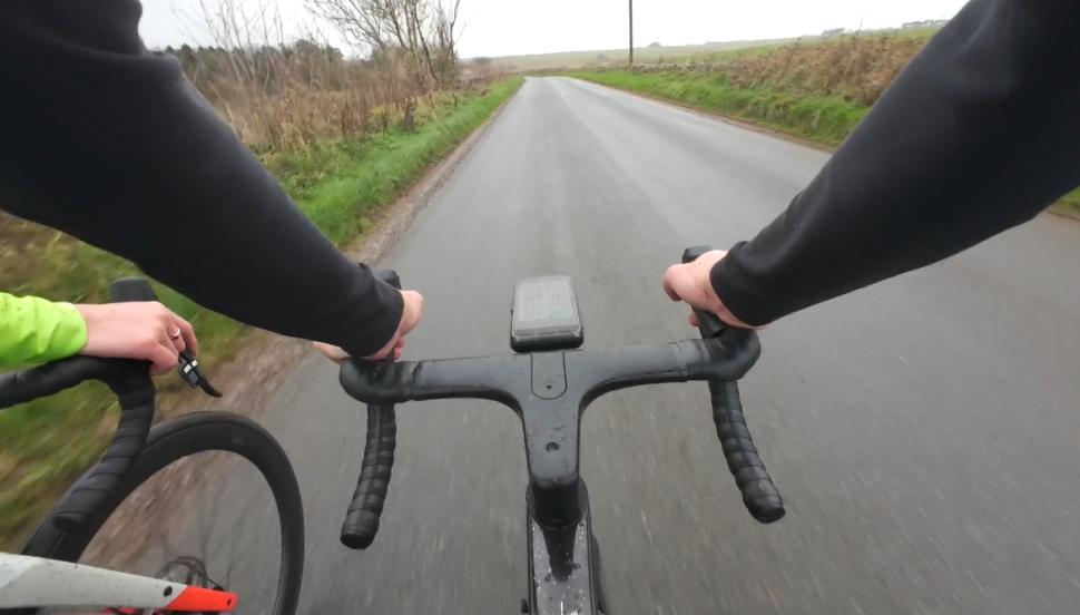 Rouvy vid Jamie riding on a flat road
