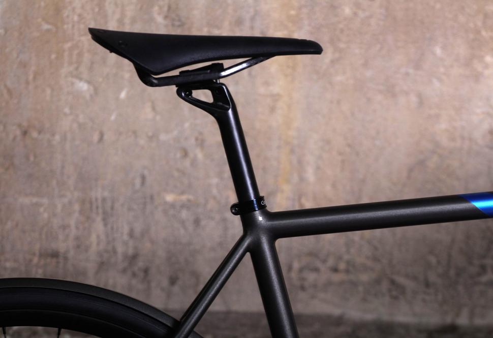 Saffron Frameworks custom winter bike - seat post and saddle.jpg