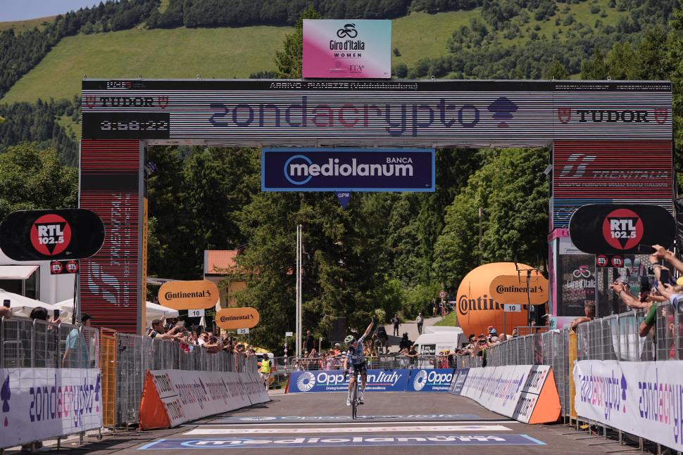 Sarah Gigante wins stage four, 2025 Giro d'Italia Women