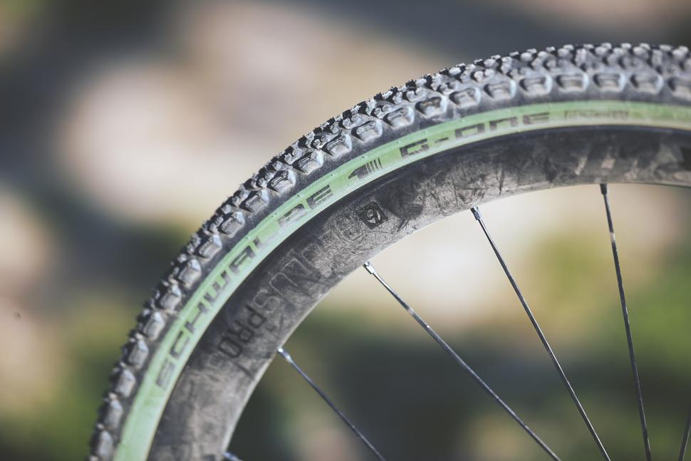 schwalbe g one olive sidewall