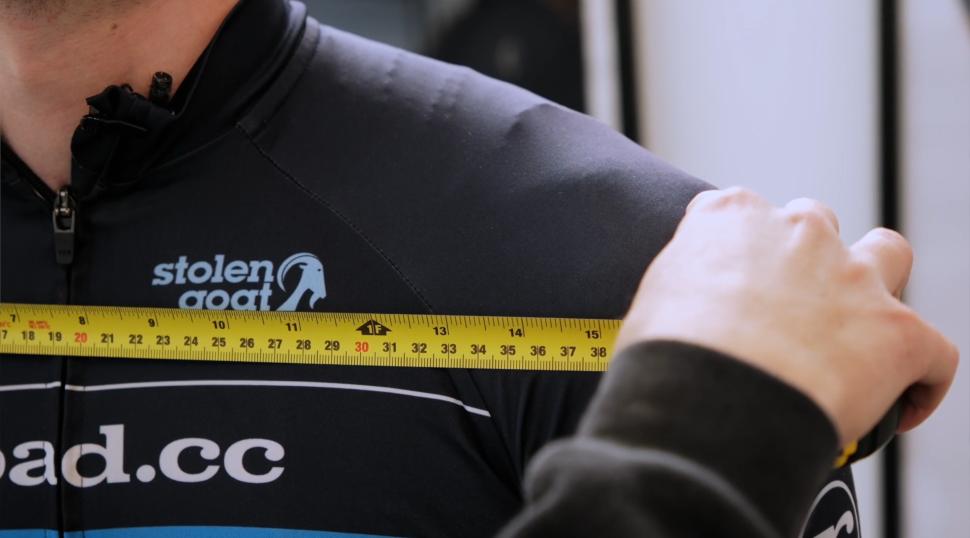 2025 Bike fit shoulder width measuring
