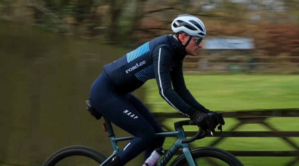 2025 strava watts test Jamie riding road.cc kit 3