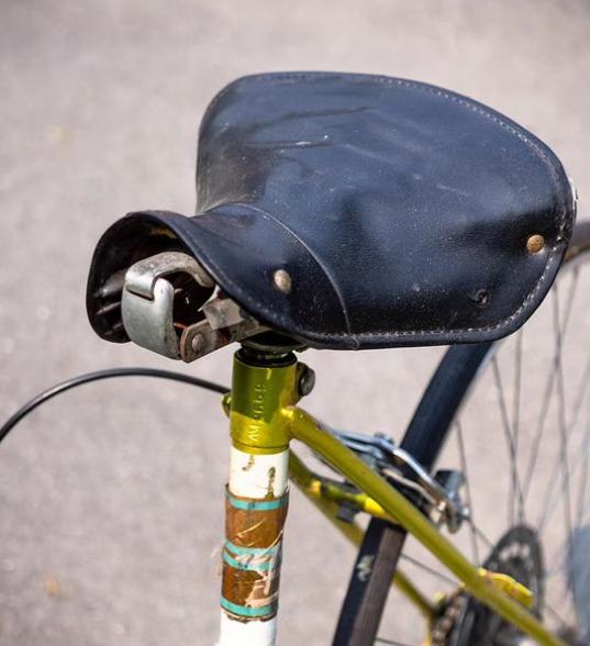 Horrified bike shop shares photos of battered "single speed... maybe" bicycle (@trench_tales)