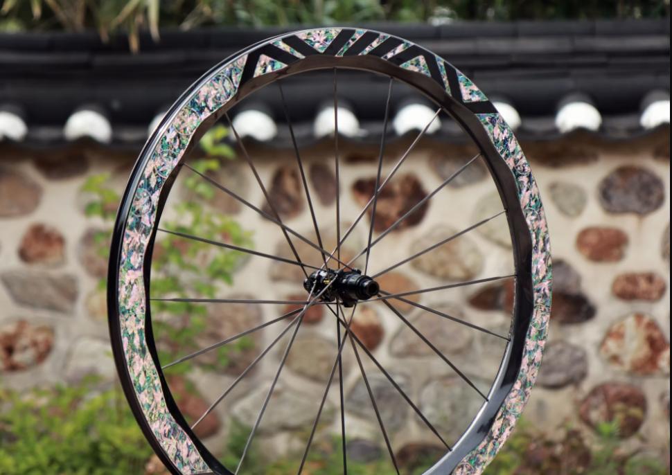 2025 Aviiav Jagae mother-of-pearl wheelset
