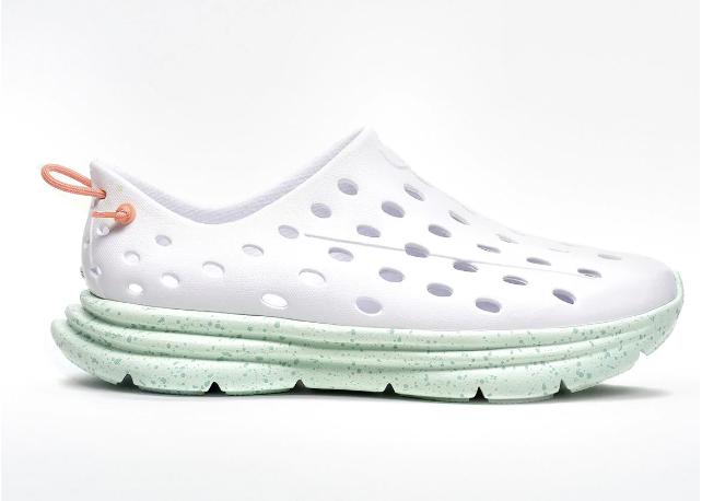 2023 Kane Footwear Revive recovery shoe