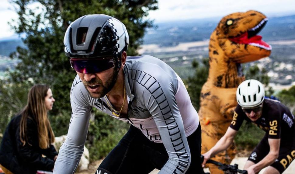 Jasper Ockeloen new canyon helmet strap from IG