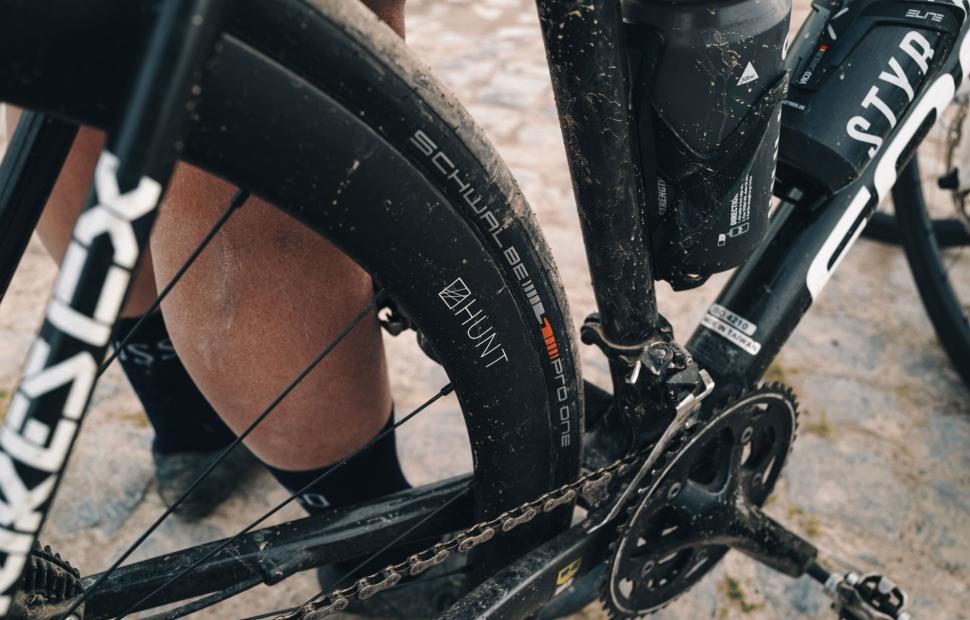 2024 Hunt 40 carbon disc wheelset