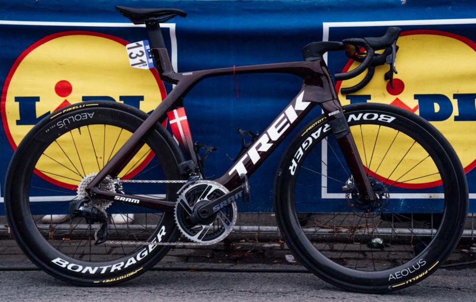 2024 Lidl Trek pirelli prototype tyres pic - racing.trekbikes.com
