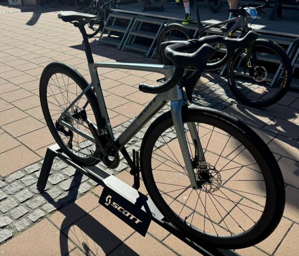 2025 Scott Addict RC leaked Weight Weenies @Esbeny