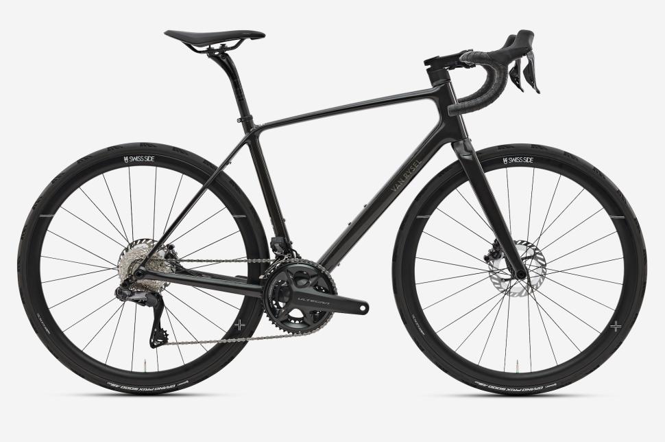 2025 Van Rysel EDR CF Ultra Ultegra Di2 endurance bike black