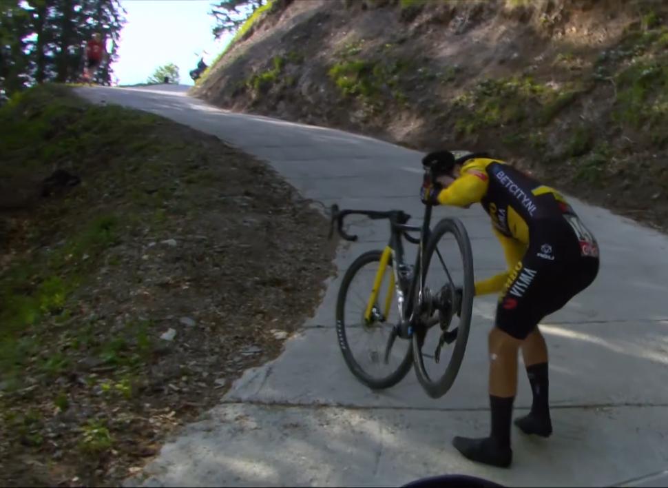 Primož Roglič Giro mechanical (GCN+)