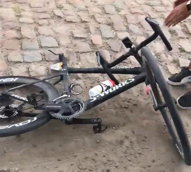 Tour de France stage five crash (screenshot Twitter video/ Victor Loy)