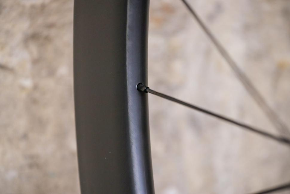 Scribe Aero Wide 50-D - spoke nipple.jpg
