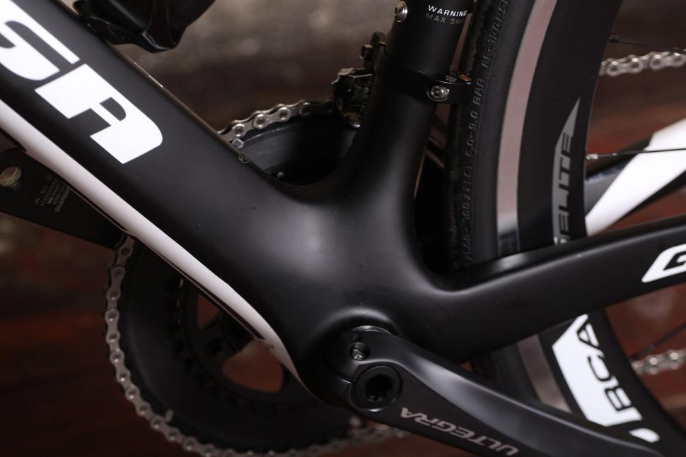 Sensa Giulia G2 - bottom bracket.jpg