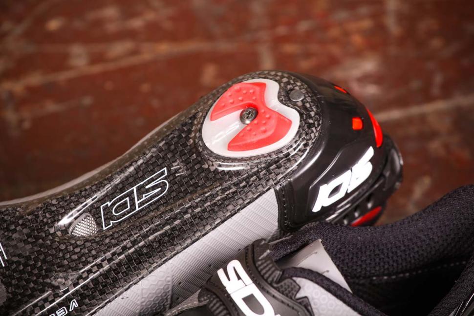 sidi_wire_2_matt_carbon_shoes_-_sole_heel.jpg